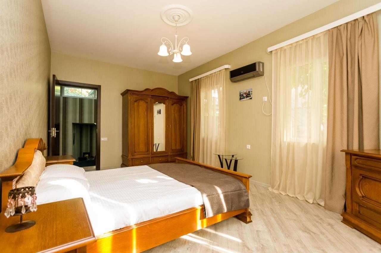 Rustaveli Two Bedroom Apartment With 5 Star Location Tbilisi Exterior foto