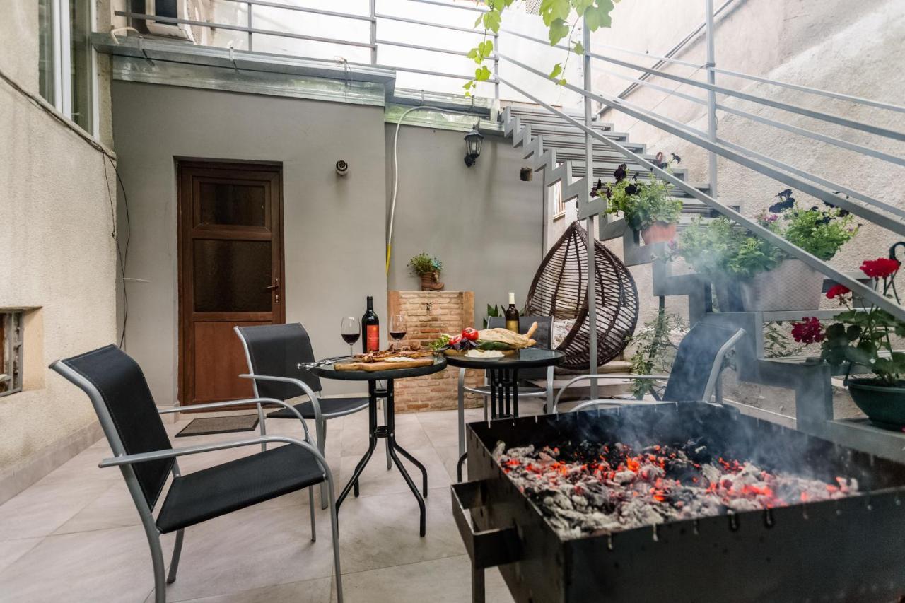 Rustaveli Two Bedroom Apartment With 5 Star Location Tbilisi Exterior foto