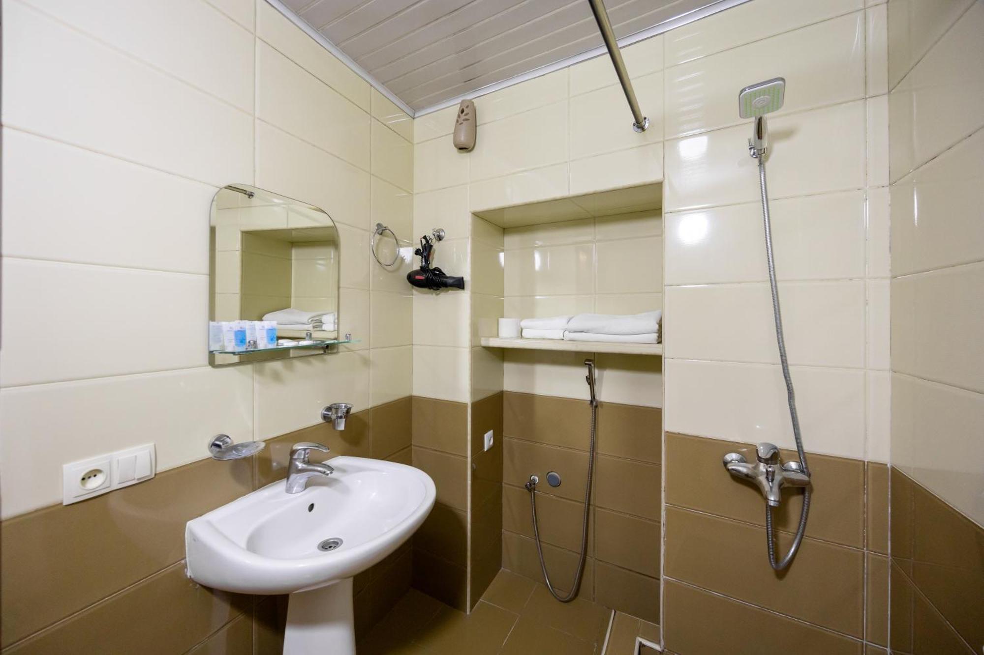 Rustaveli Two Bedroom Apartment With 5 Star Location Tbilisi Exterior foto